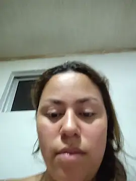 camila-titis Adlı Modelin Canlı Sohbet Odası