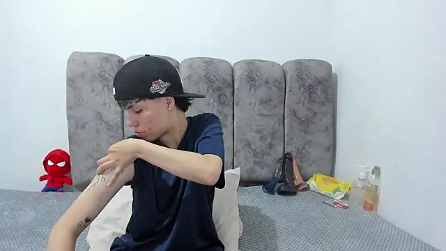 Bruno_Cruzz live-chat rom