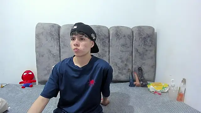 Bruno_Cruzz live-chat rom