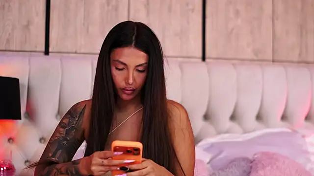 Phòng Chat Trực Tiếp AishaaDevoe