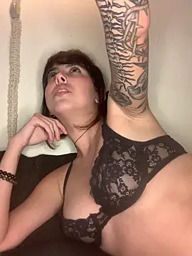 ninapellegrini17's Live Chat Room