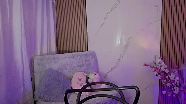 Kayleemorales Adlı Modelin Canlı Sohbet Odası