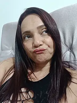 Amanda39 Adlı Modelin Canlı Sohbet Odası