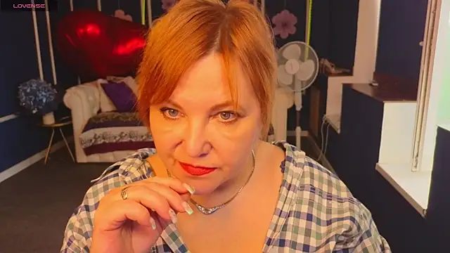 Kira_Kenett Adlı Modelin Canlı Sohbet Odası