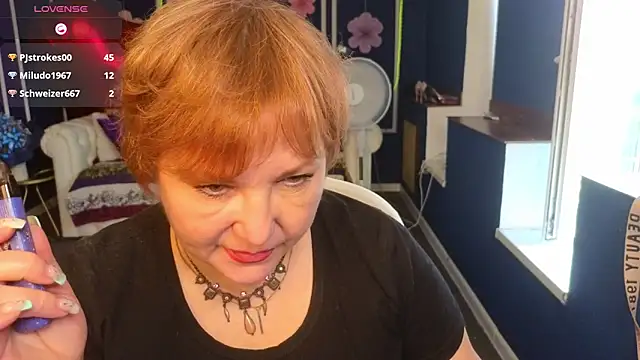Kira_Kenett Adlı Modelin Canlı Sohbet Odası