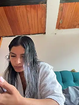 חדר צ'אט בשידור חי של Cami_Leon2