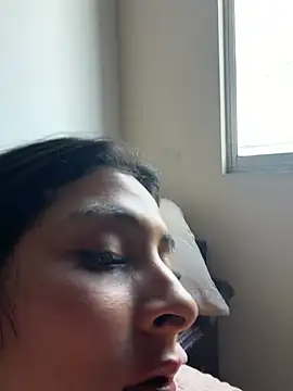 Cami_Leon2 Adlı Modelin Canlı Sohbet Odası