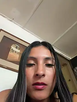 Cami_Leon2's Live Chat Room
