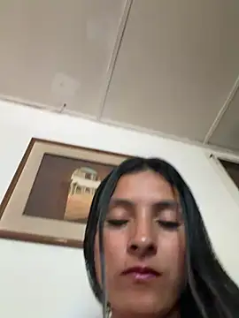 Cami_Leon2 Adlı Modelin Canlı Sohbet Odası