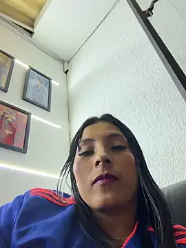 Cami_Leon2 Adlı Modelin Canlı Sohbet Odası