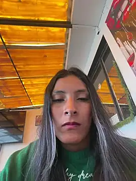 Cami_Leon2 Adlı Modelin Canlı Sohbet Odası