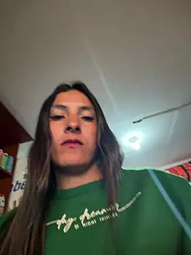 Cami_Leon2 Adlı Modelin Canlı Sohbet Odası