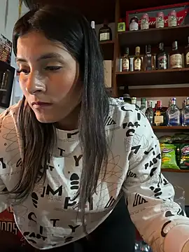 Cami_Leon2 Adlı Modelin Canlı Sohbet Odası