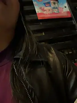 Cami_Leon2 live-chat rom