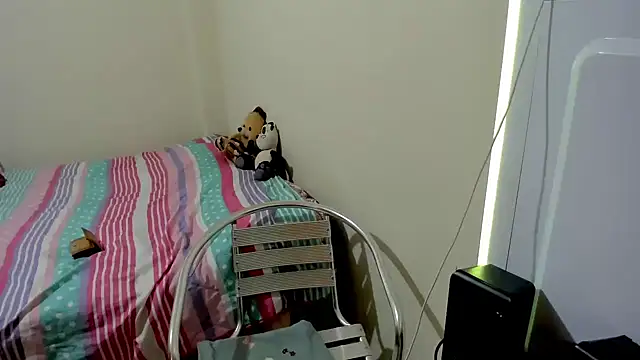 חדר צ'אט בשידור חי של megan_doll2123