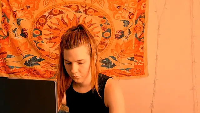 Chat soba uživo modela AliceCUNTach