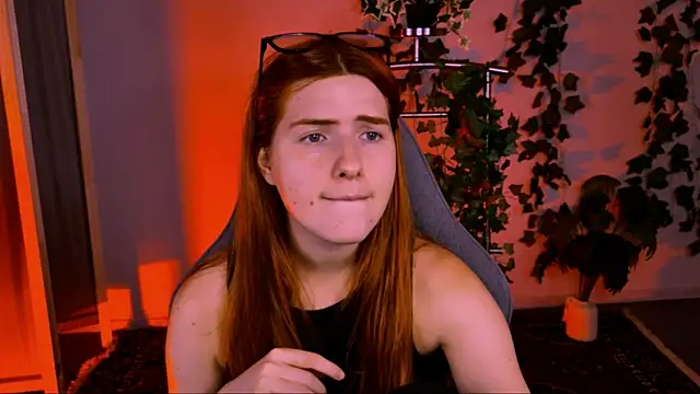 AliceCUNTach's Live Chat Room