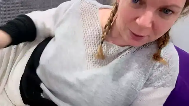 l4dyc4pricorn76 live-chat rom