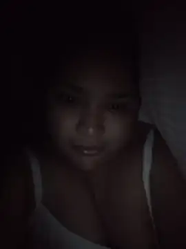 חדר צ'אט בשידור חי של Angelly_ricura