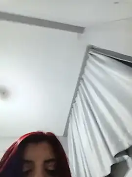Ufkizil Adlı Modelin Canlı Sohbet Odası