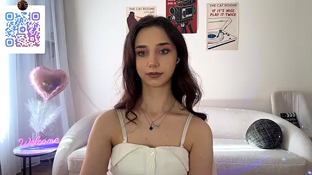 LinaMour Adlı Modelin Canlı Sohbet Odası
