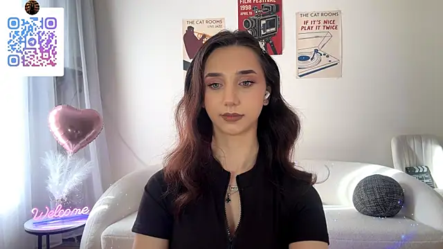 LinaMour Adlı Modelin Canlı Sohbet Odası
