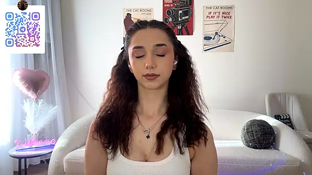 LinaMour Adlı Modelin Canlı Sohbet Odası