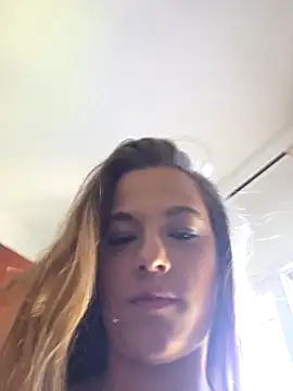 Luna_Lynn Adlı Modelin Canlı Sohbet Odası