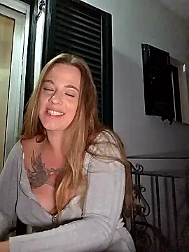 Luna_Lynn Adlı Modelin Canlı Sohbet Odası