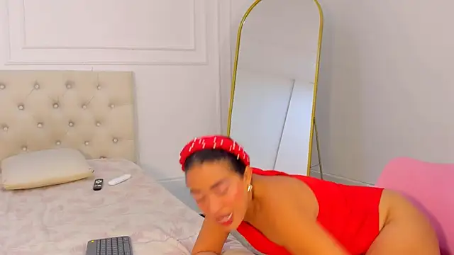 Živá chatovací místnost charlotte_dante212