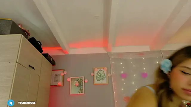Yourrmuse_'s Live Chat Room