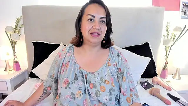Angel_Velvet Adlı Modelin Canlı Sohbet Odası