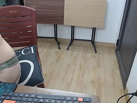 Funnygirl_9x's Live Chat Room