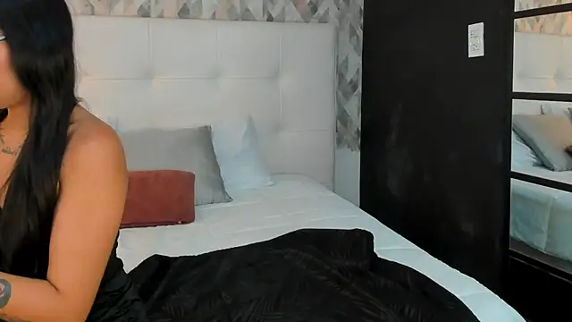 غرفة دردشة Roseaurora المباشرة