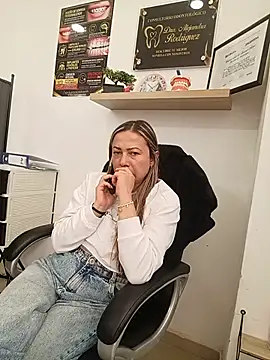 חדר צ'אט בשידור חי של _Dentist-Madisson_04