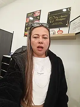 _Dentist-Madisson_04's Live Chat Room