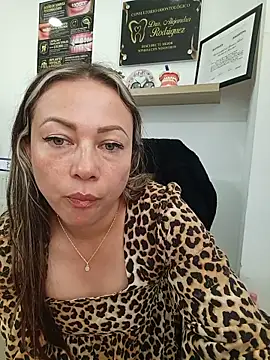 _Dentist-Madisson_04 Adlı Modelin Canlı Sohbet Odası