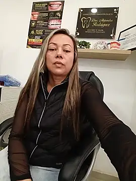 _Dentist-Madisson_04's Live Chat Room
