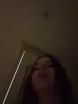Immy_Megan Adlı Modelin Canlı Sohbet Odası