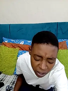 SweetSlenderChoc's Live Chat Room