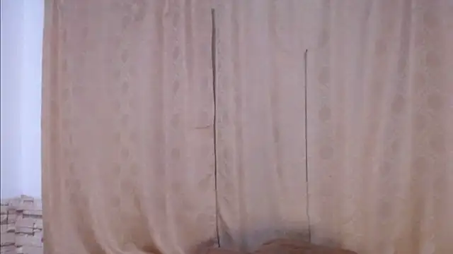 חדר צ'אט בשידור חי של Bicky_24