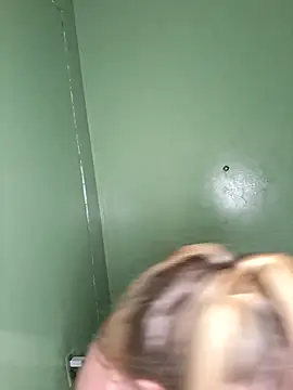 Goldenndoll Live Chatraum