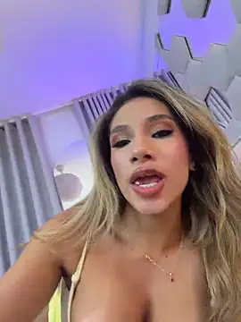 NicoleArmani's Live Chat Room