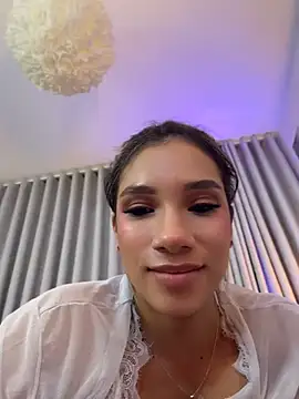 Živá chatovací místnost NicoleArmani