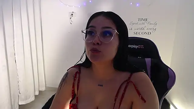 amberbakee Adlı Modelin Canlı Sohbet Odası