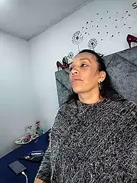 Shantey_Laurent's Live Chat Room