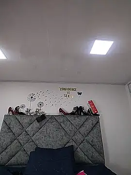 Shantey_Laurent Adlı Modelin Canlı Sohbet Odası