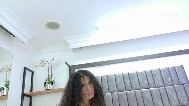Sala de chat ao vivo de Skyler_Fox_