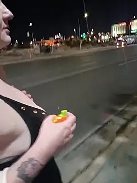 nakedgarbageperson – live chatrum