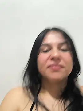Daniela-rosee Adlı Modelin Canlı Sohbet Odası